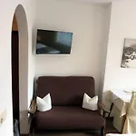 בית הארחה Gaestehaus Burgi 3*