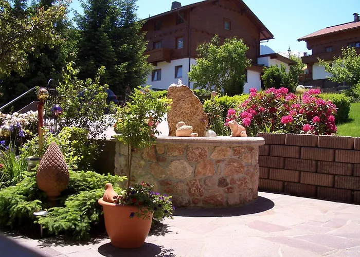 بيت ضيافة Gaestehaus Burgi 3*