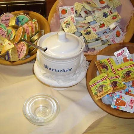 Konukevi Gaestehaus Burgi Fügen