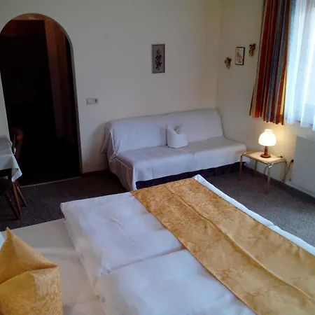 Konukevi Gaestehaus Burgi Fügen