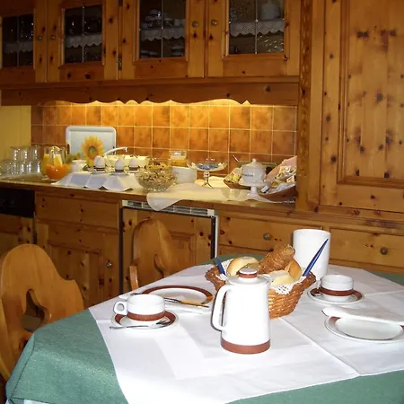 Gasthuis Gaestehaus Burgi