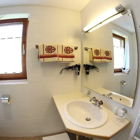 Gasthuis Gaestehaus Burgi 3*